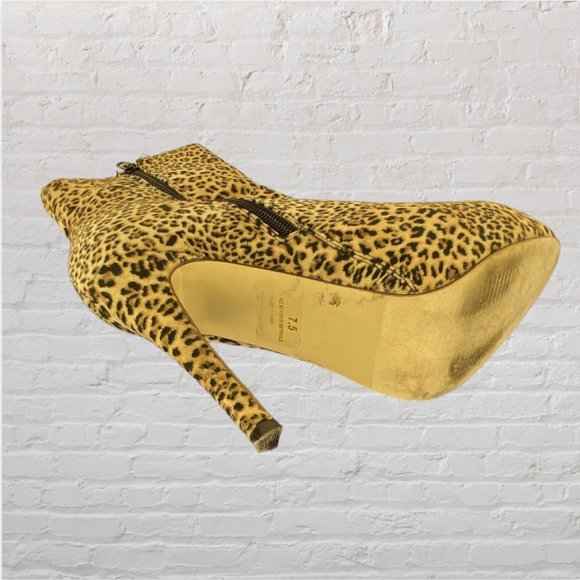 JUST FABULOUS -- Ankle Boots/Booties, Leopard Patterned, Platform with Side Zip - Picture 8 of 10